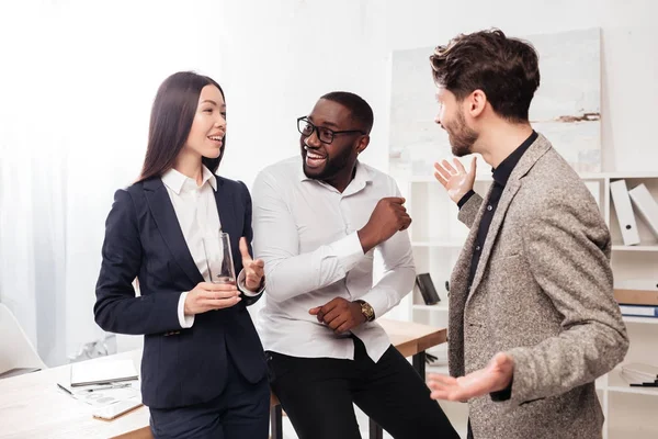 Portrait Smiling Multinational Businessmen Businesswoman Standing Table Talking While Working — Stock Photo, Image