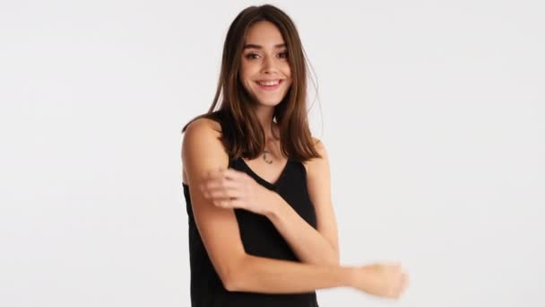 Mooi Schattig Bruin Haar Meisje Charmant Poseren Camera Witte Achtergrond — Stockvideo