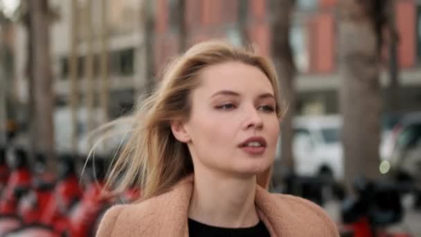 Tracking Shot Romantic Blond Girl Confidently Walking City Street — Stock Video