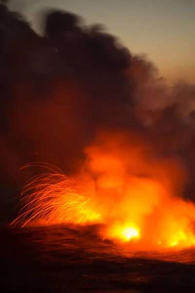 Explosive lava ocean entry — Stock Photo, Image