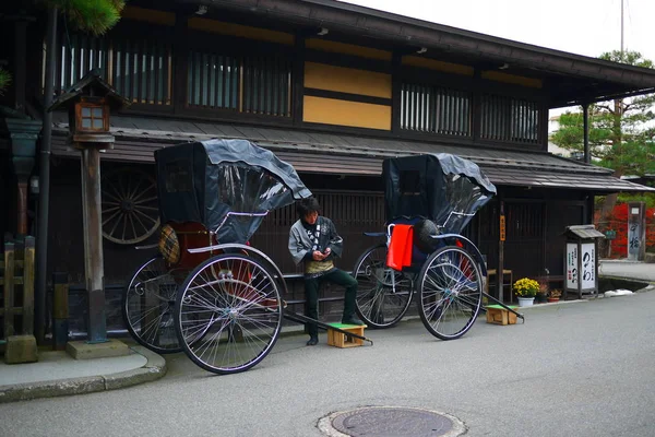 çekçek çekici adam