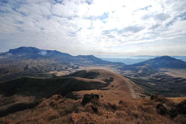 dağın tepesinde göster
