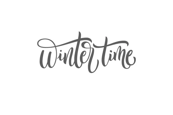 Inverno tempo preto e branco manuscrito lettering inscrição feriado frase, tipografia banner com escova script, caligrafia vetor ilustração . —  Vetores de Stock