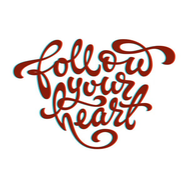 Цитата "Следуй за своим сердцем" в форме сердца на белом изолированном фоне. Используется для печати на кружках, футболках, блокнотах, альбомах. Векторная иллюстрация со стилем анаглифа . — стоковый вектор