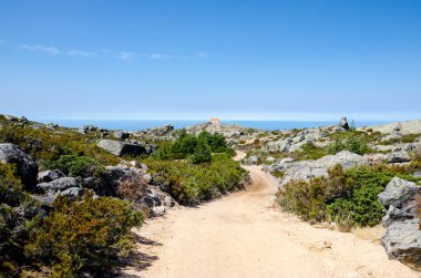 Delik, Covoa dos Conchos, Serra da Estrela, Portekiz için yürüyüş