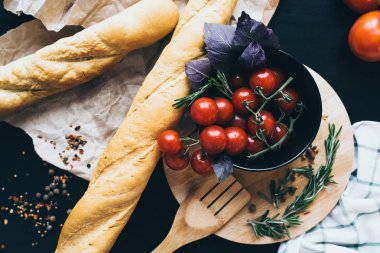  Lezzetli ekmek baget ile lezzetli taze domates