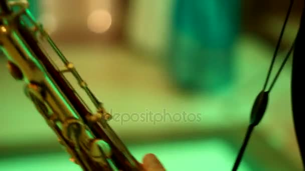 Fingers of the saxophonist — Stock Video