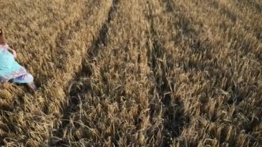 alan güzel hamile kızı