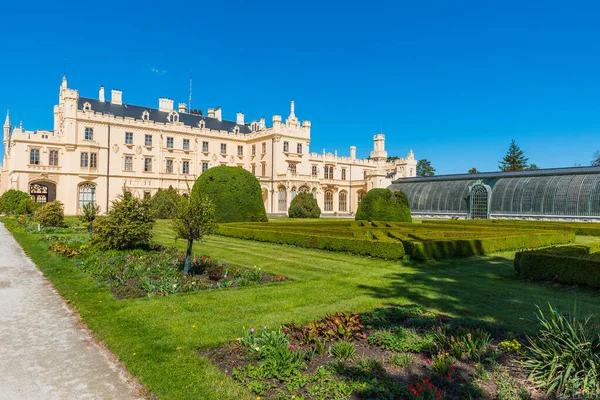 Lednice Tjeckien Lednice Chateau Med Vackra Trädgårdar Och Parker Solig — Stockfoto