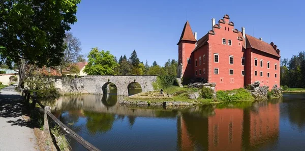 Água Vermelha Estado Chateau Cervena Lhota República Checa Europa Oriental — Fotografia de Stock