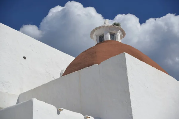 Белая Церковь Маленькой Деревне Ибице — стоковое фото