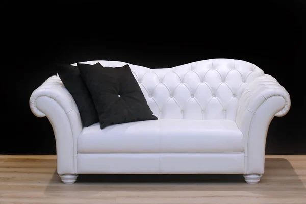 Witte lederen sofa — Stockfoto