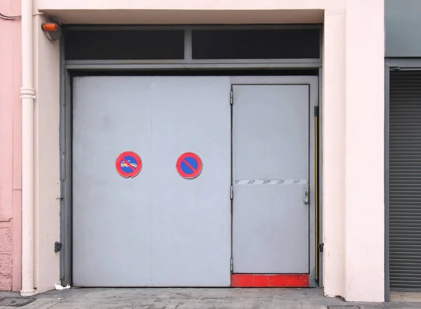 Garage porta di sicurezza — Foto Stock