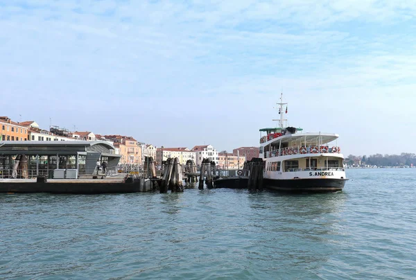 Venedik Vaporetto durağı