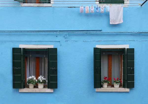 青いファサードの窓 — ストック写真