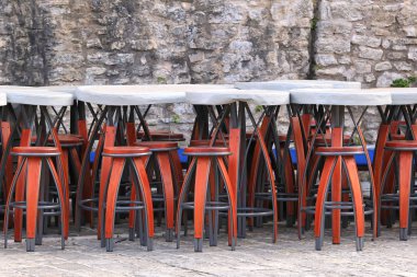 Uzun bar sandalyeler