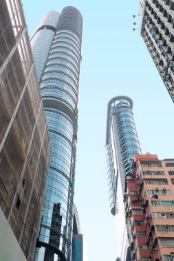 yüksek gökyüzü altında