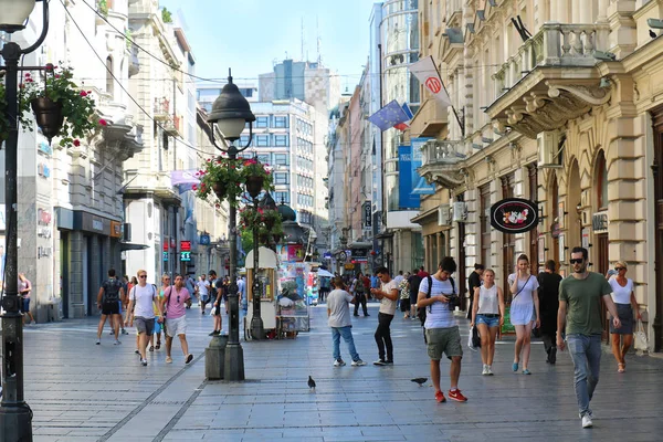 Ходьба вулиці Белграда — стокове фото
