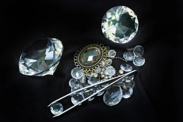 스파클링 다이아몬드 더미 핀셋 — 스톡 사진