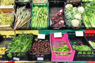 Tam piyasa ahır kasaları