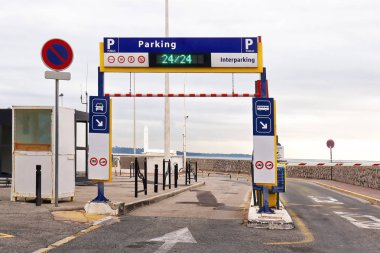 Otelde umuma açık park giriş rampası