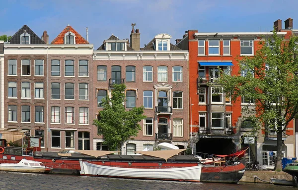 Architectuur in Amsterdam kanaal — Stockfoto