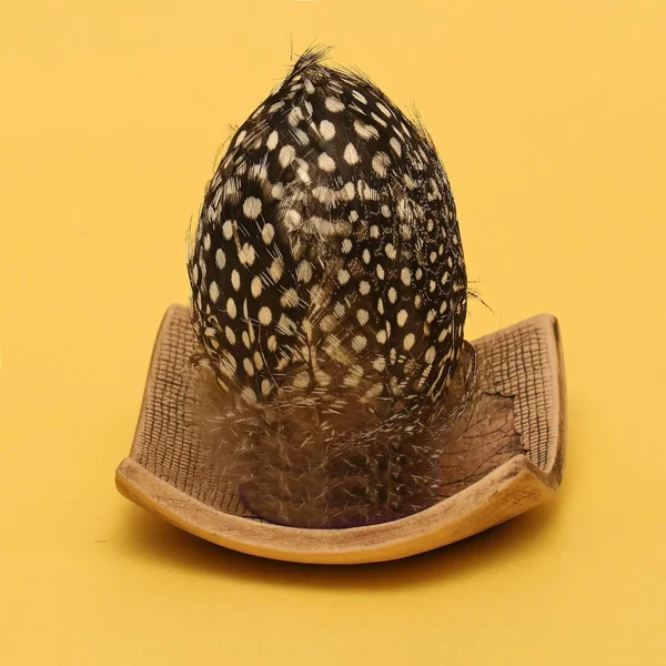 Pena decorativa ovo de Páscoa — Fotografia de Stock
