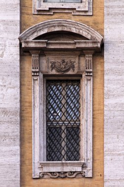 Eski pencere metal çiti