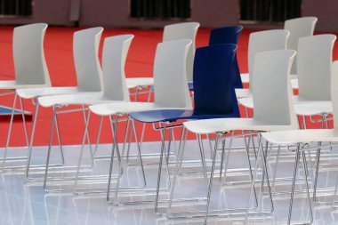 boş plastik sandalye