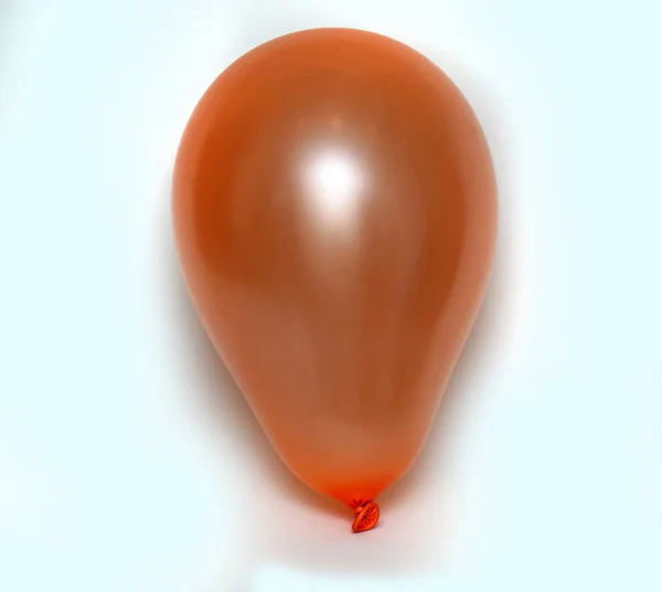 Oranje ballon op wit — Stockfoto