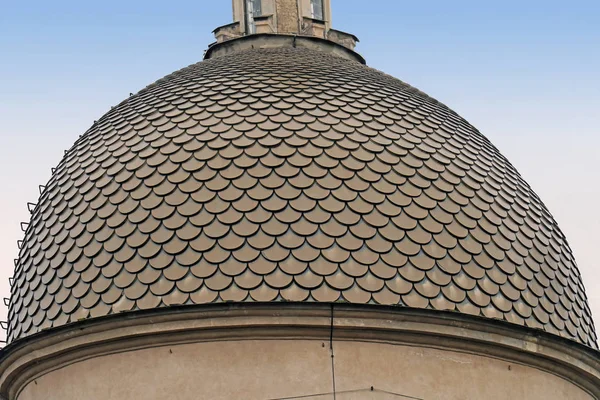 蓝天上的旧穹顶 — 图库照片
