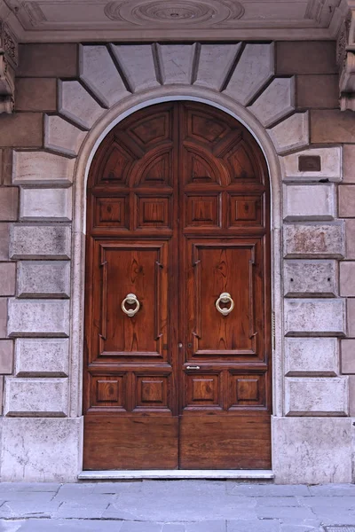 Porta de madeira velha — Fotografia de Stock