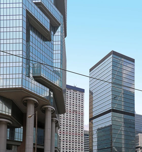 香港的现代高楼及蓝色玻璃立面 — 图库照片