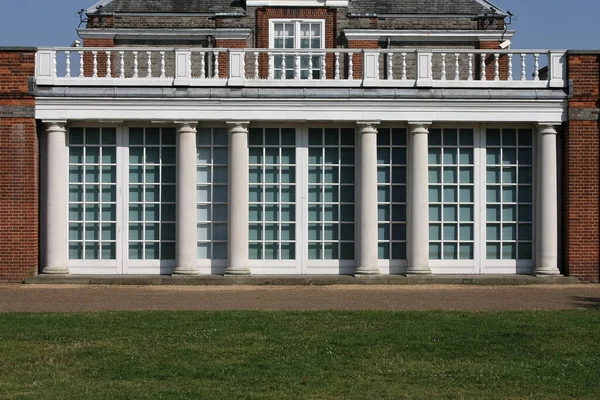 Old Building Exterior White Stone Pillars Front — Stock Photo, Image