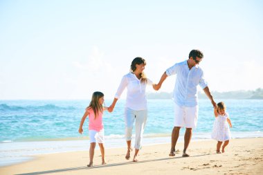 Kumsalda mutlu bir aile