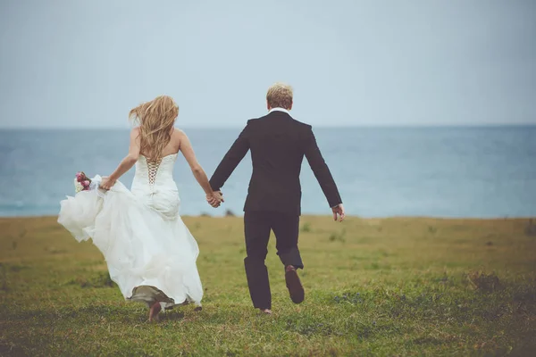 Boldog házasok csak — Stock Fotó