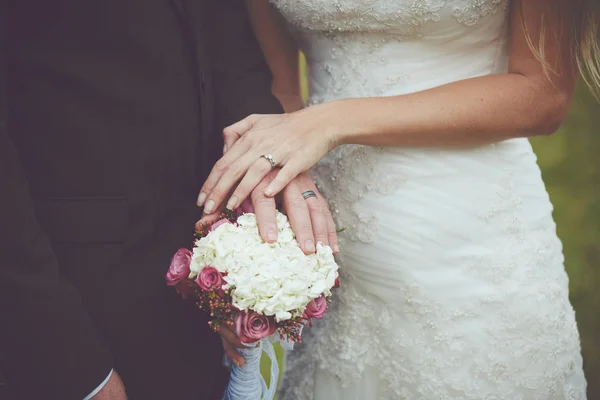 Casal feliz acabou de se casar Imagem De Stock