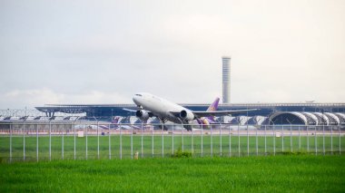 Thai Airways uçağı göğe çıkar