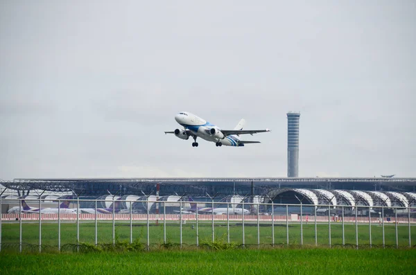 Bangkok Airways uçak göğe çıkar