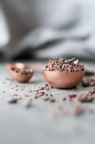 Cocoa Nibs in Spoon — Stock Photo, Image