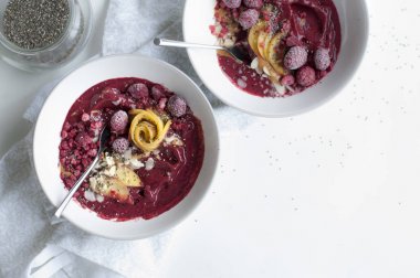 Ahududu güler yüzlü kase