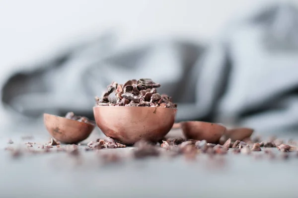Cocoa Nibs in Spoon — Stock Photo, Image