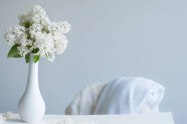 백색 라일락 꽃병 — 스톡 사진
