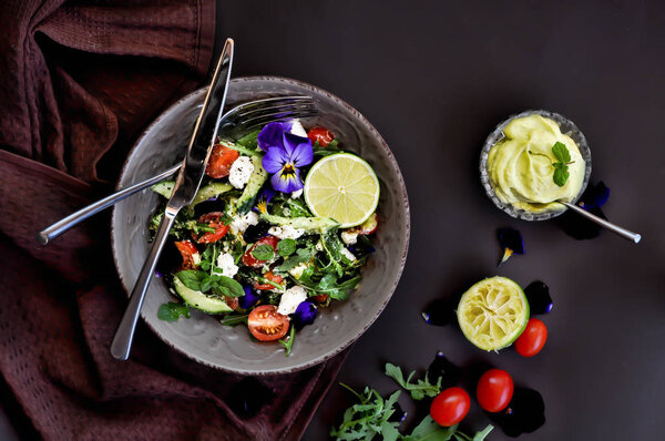 Delicious healthy feta salad — Stock Photo, Image
