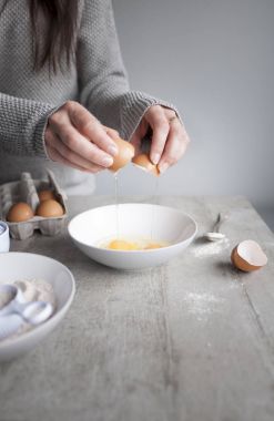 kadın çatlama yumurta