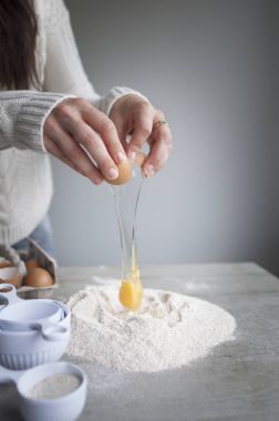 kadın çatlama yumurta