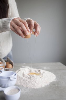 kadın çatlama yumurta