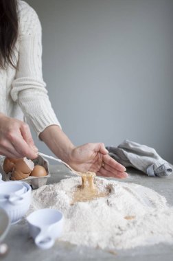 Kadın para kazanıyor.