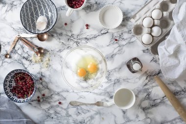 Kırmızı kuş üzümü tart için malzemeler