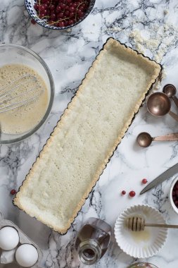 Kırmızı kuş üzümü tart için malzemeler